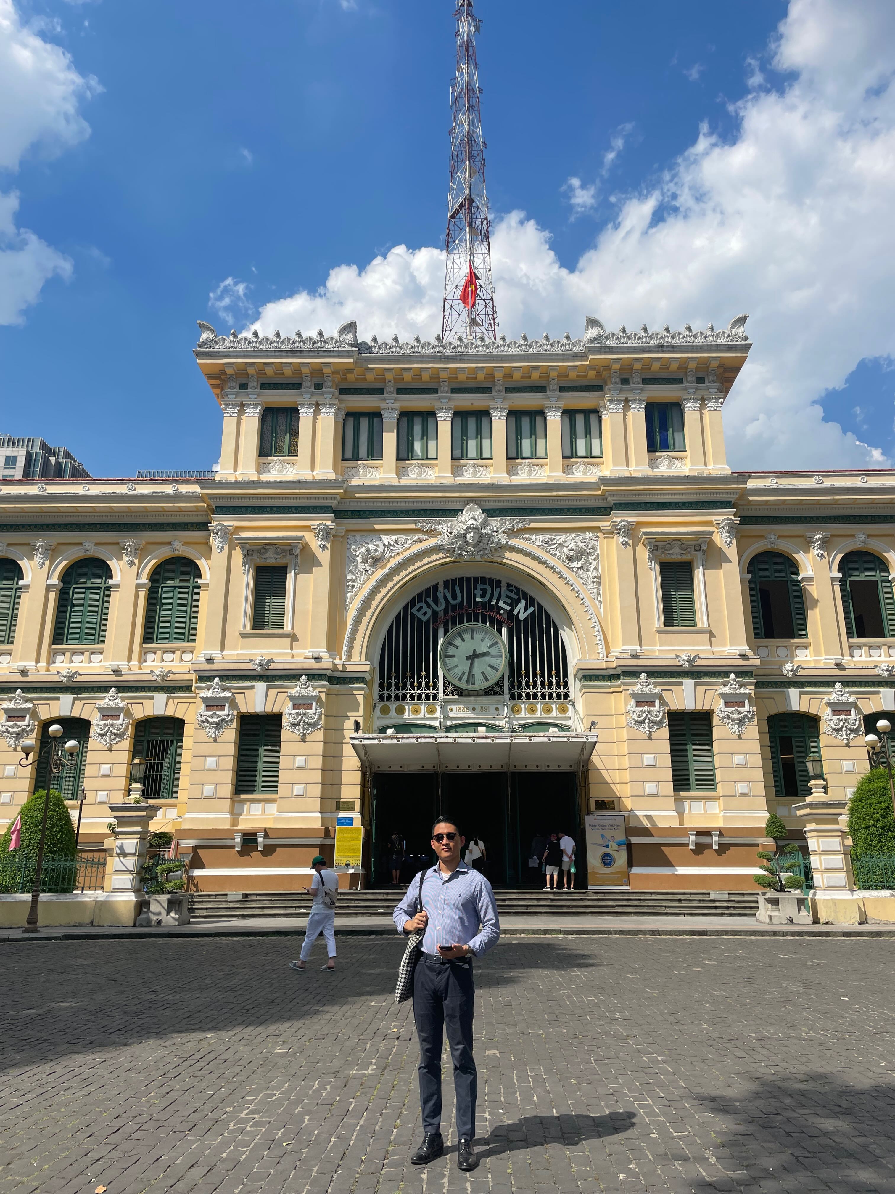 호치민 중앙우체국 앞에서