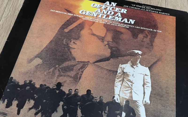 영화 사관과 신사