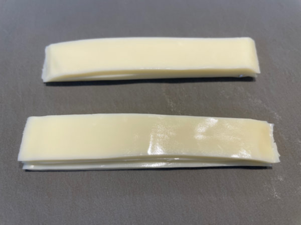 당근라페 김밥 만들기 재료 준비 - 3등분 한 치즈 겹쳐서 속 재료로 사용하기