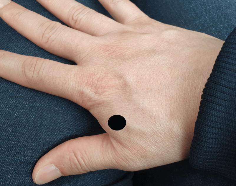 엄지와-검지사이-누르는-위치