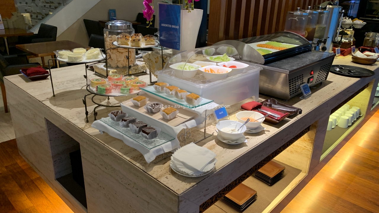 Garuda Indonesia-DPS-Domestic Lounge-FOOD
