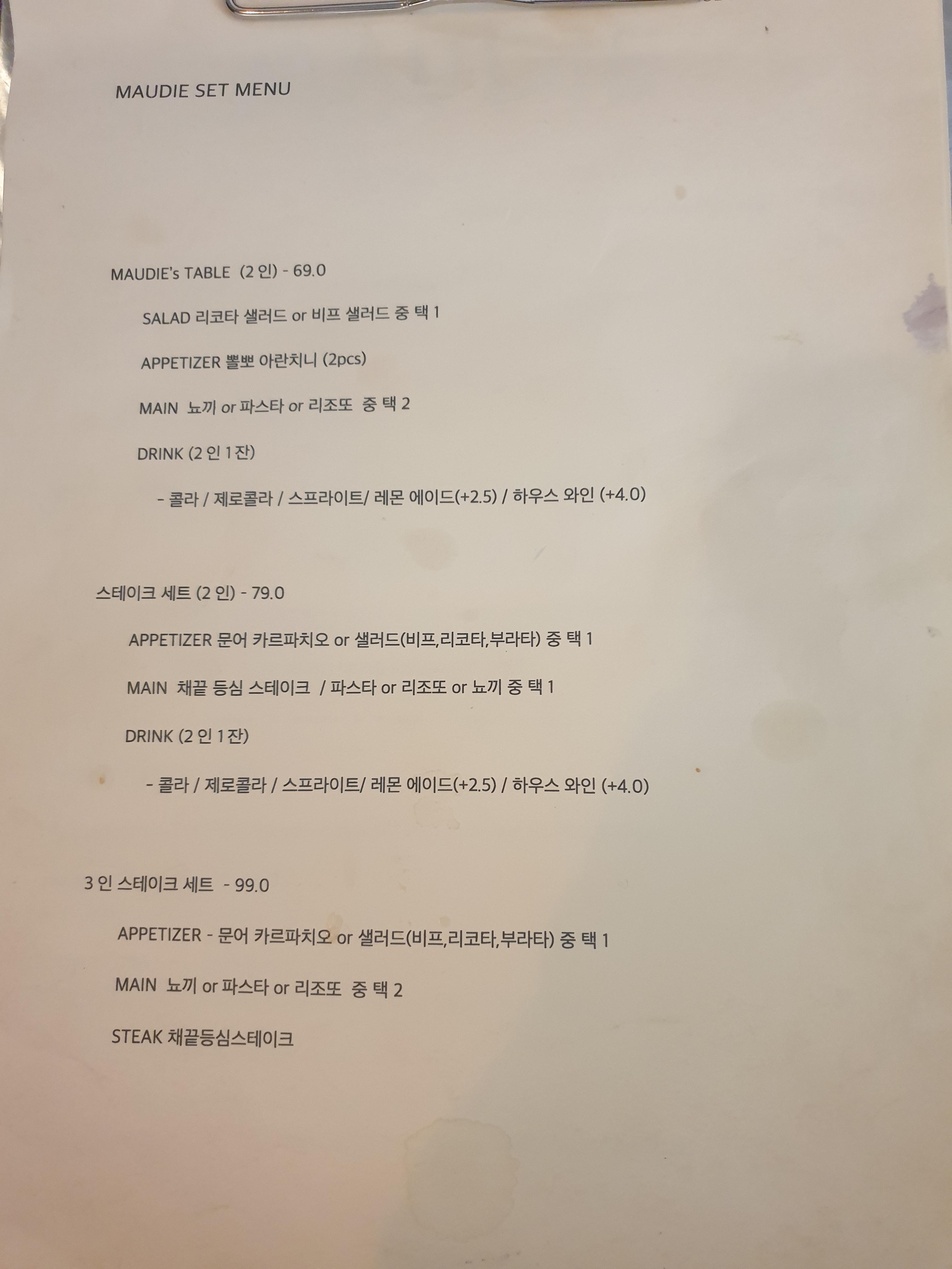 2,3인 세트 메뉴판 가격은 2인 세트가 69,000원, 79,000원, 3인 세트가 99,000원이다