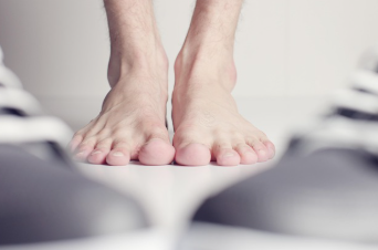 발톱이 두꺼워지는 이유 건강 신호일까 13