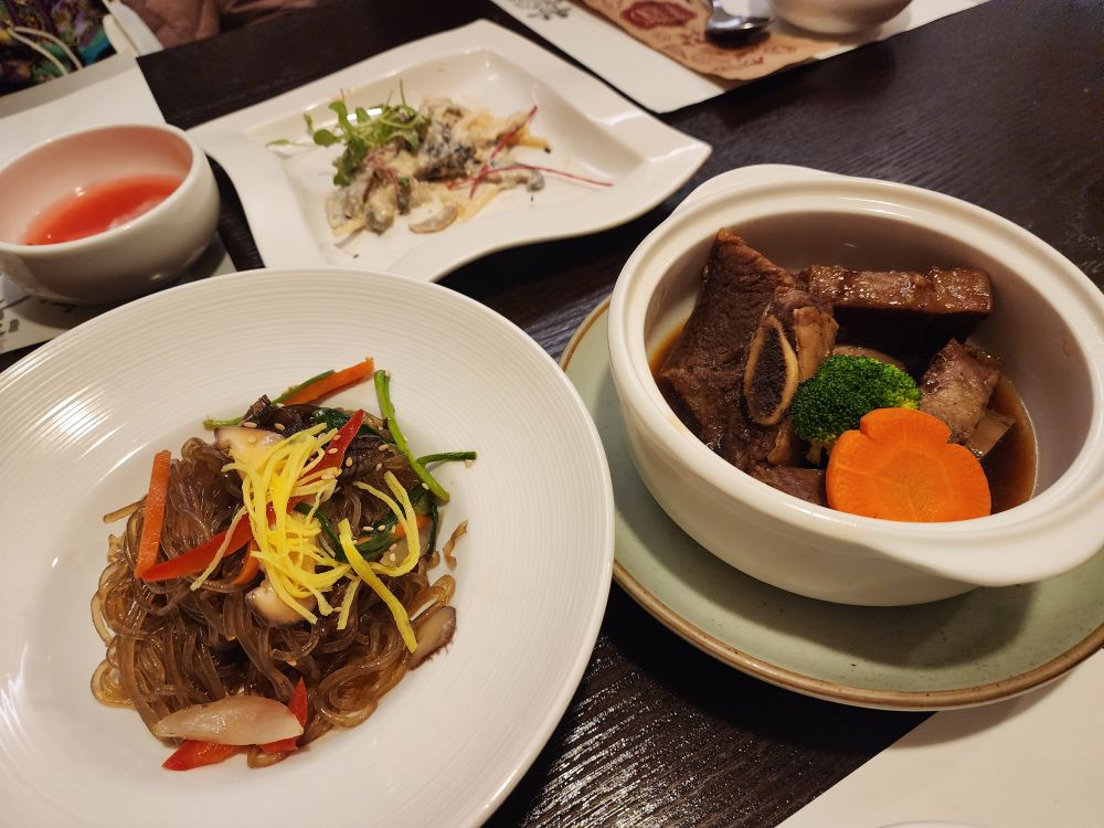 잡채와 갈비찜