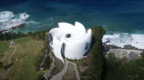 울릉도 코스모스 리조트 팽이같은 외관