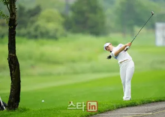 골프 탑볼 방지 대책 볼위치 시선 낮추기 어퍼블로 방지_9