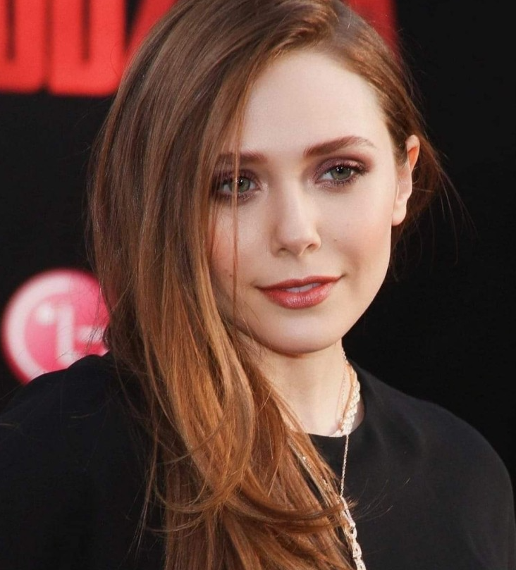 고혹저인 엘리자베스 올슨 사진