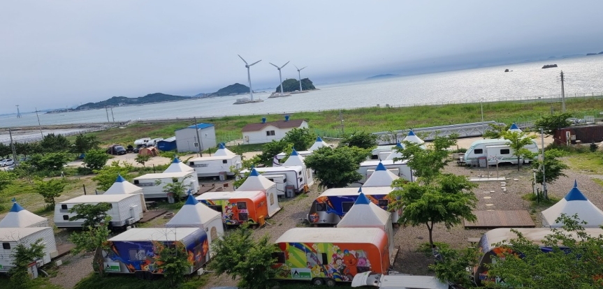 탄도항 노을캠핑장 배경