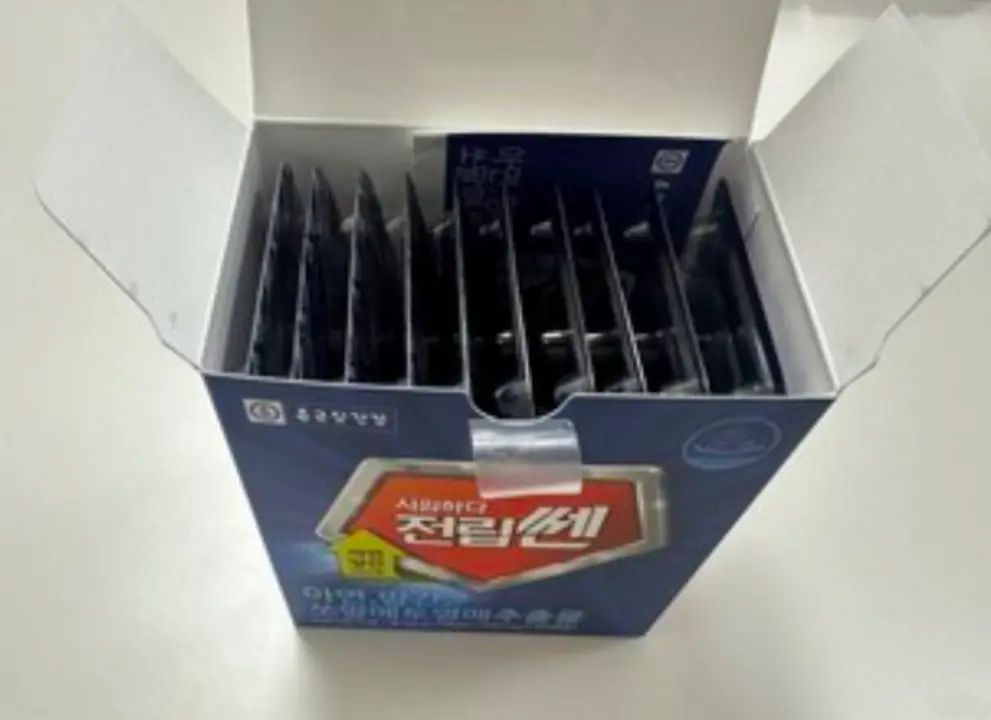 종근당건강 시원하다 전립쎈 상품 박스를 개봉한 모습