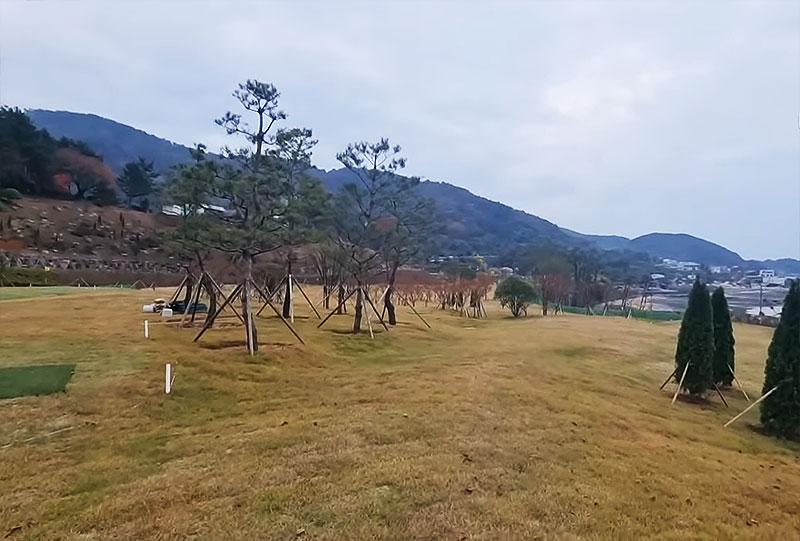 삼천포 모충파크골프장. 경남 사천시 송포동 1144-1 (모충공원 내)