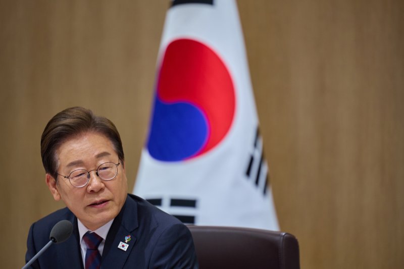 이재명 대통령이 10일 서울 용산구 대통령실 청사에서 열린 국무회의에서 모두발언을 하고 있다.