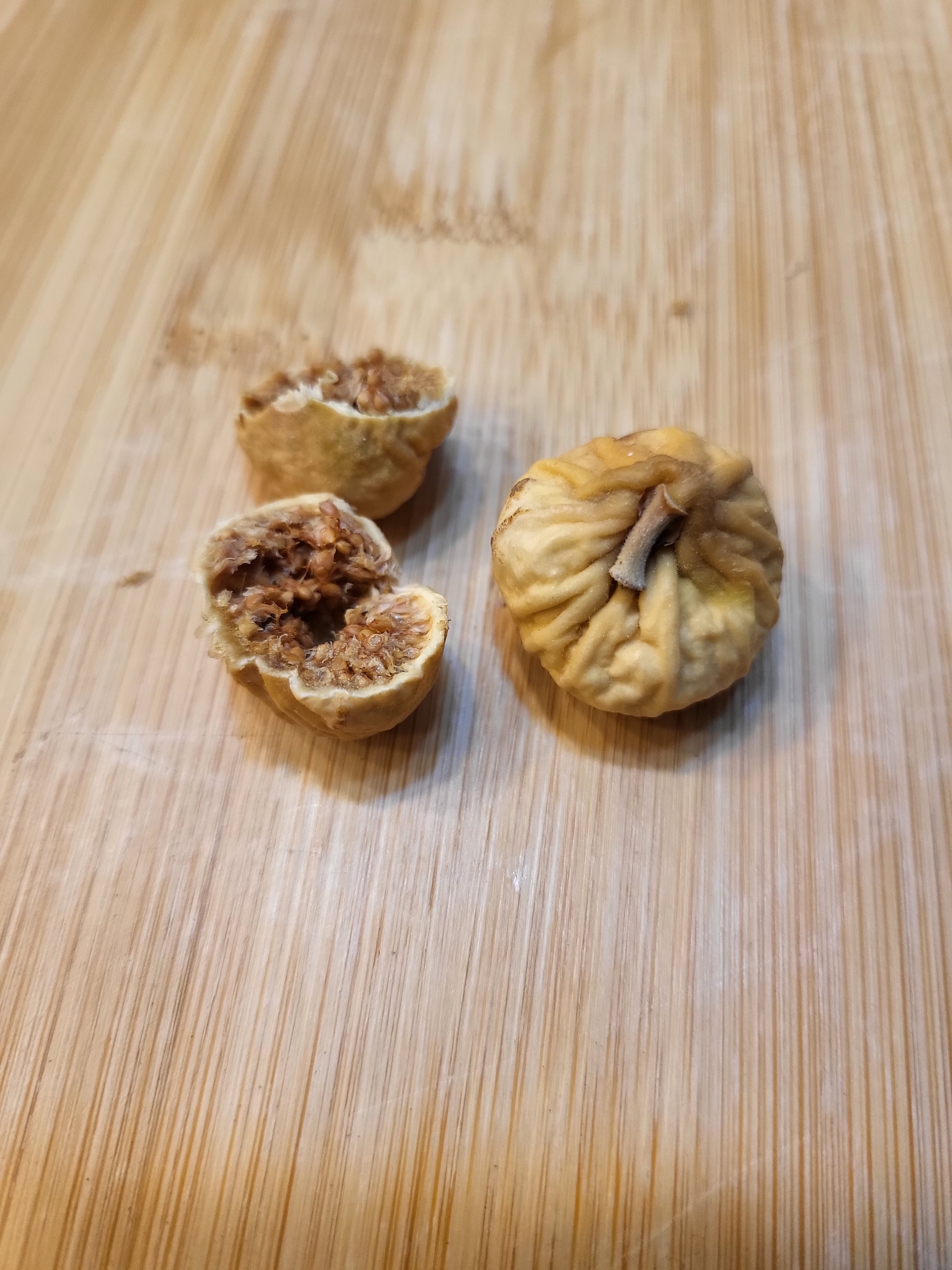 무화과 꼭지 제거하기