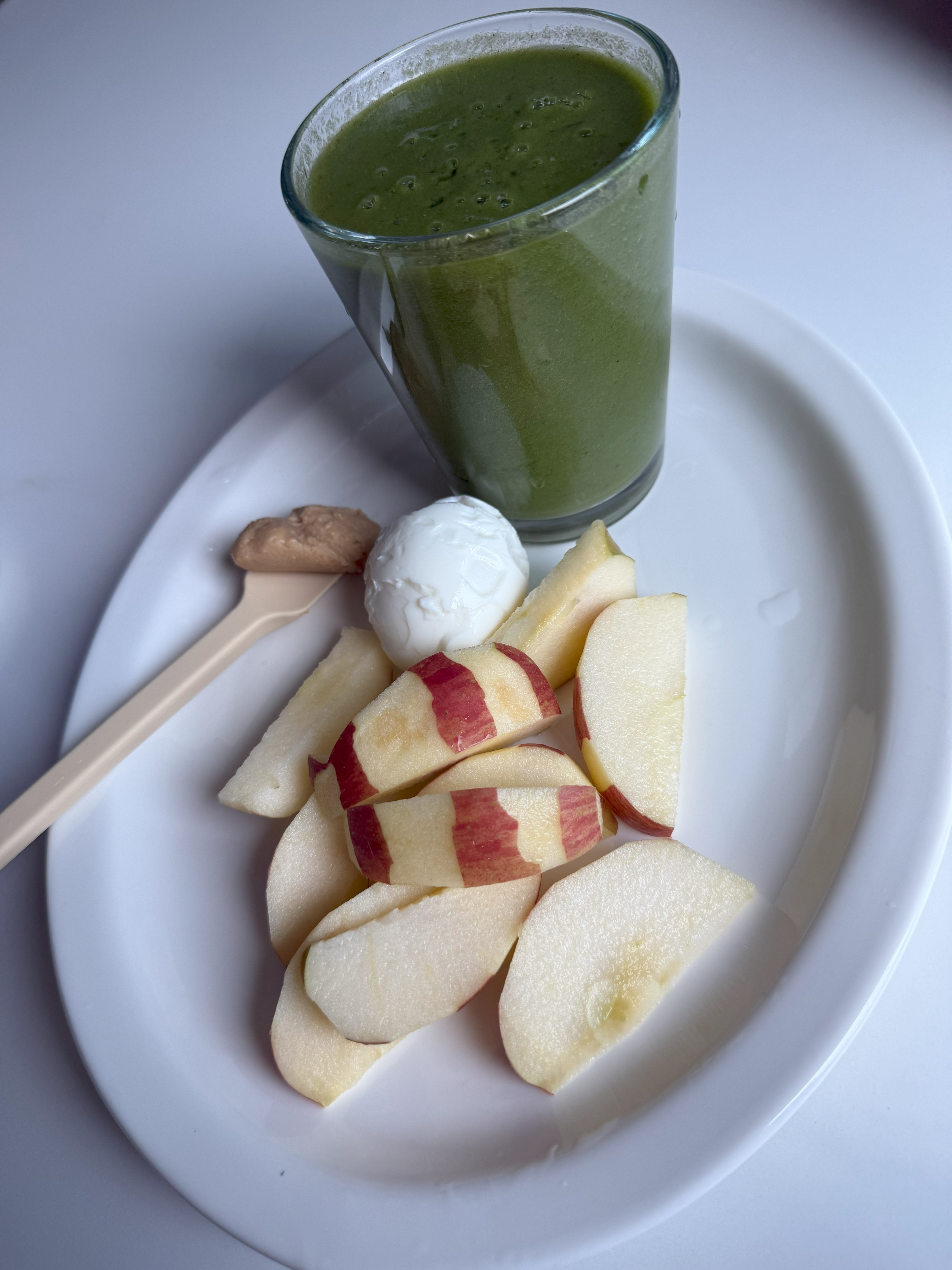 해독주스와 함께한 건강한 아침 식사