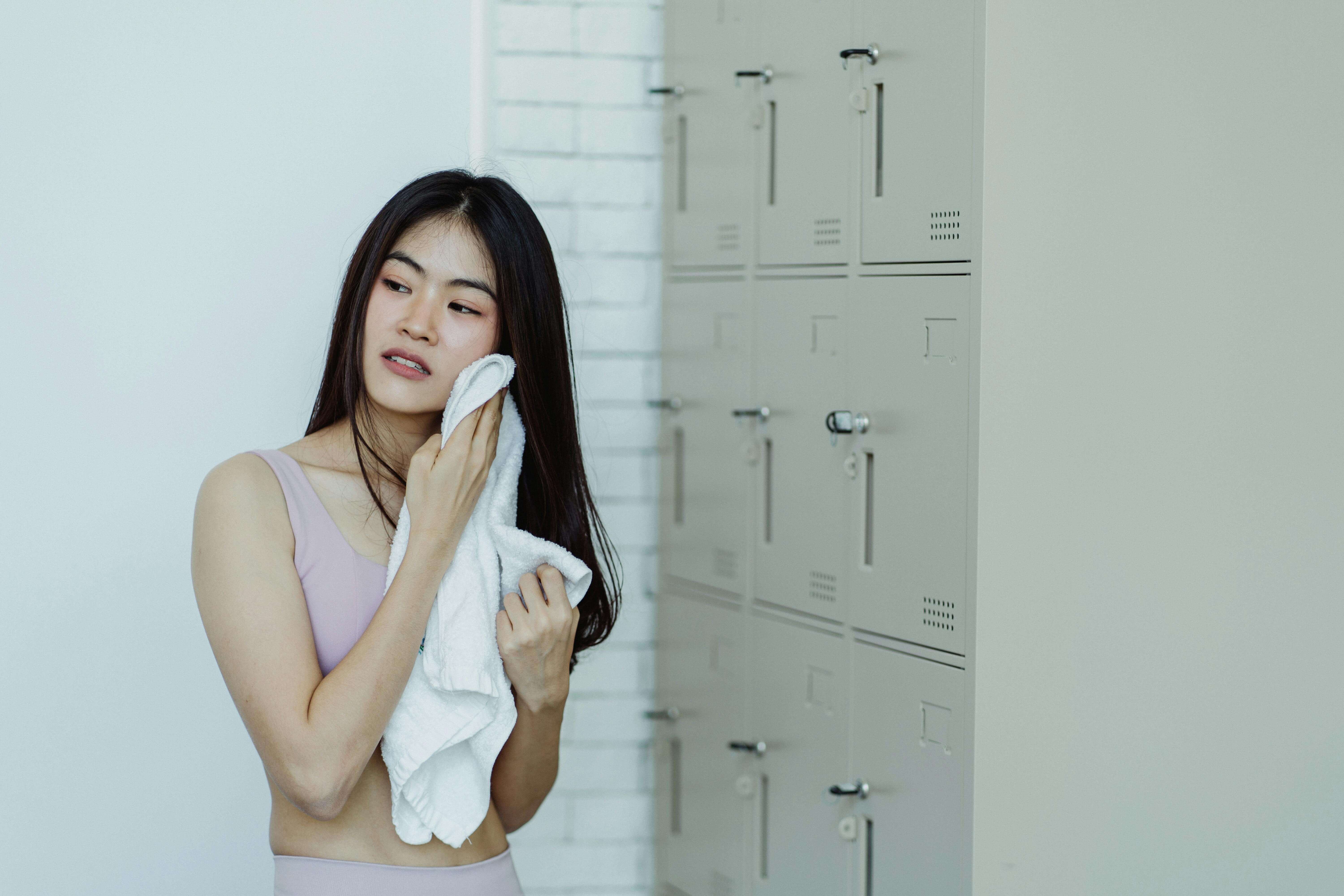땀 흘린 후 어지러운 이유, 단순 탈수일까 위험 신호일까?