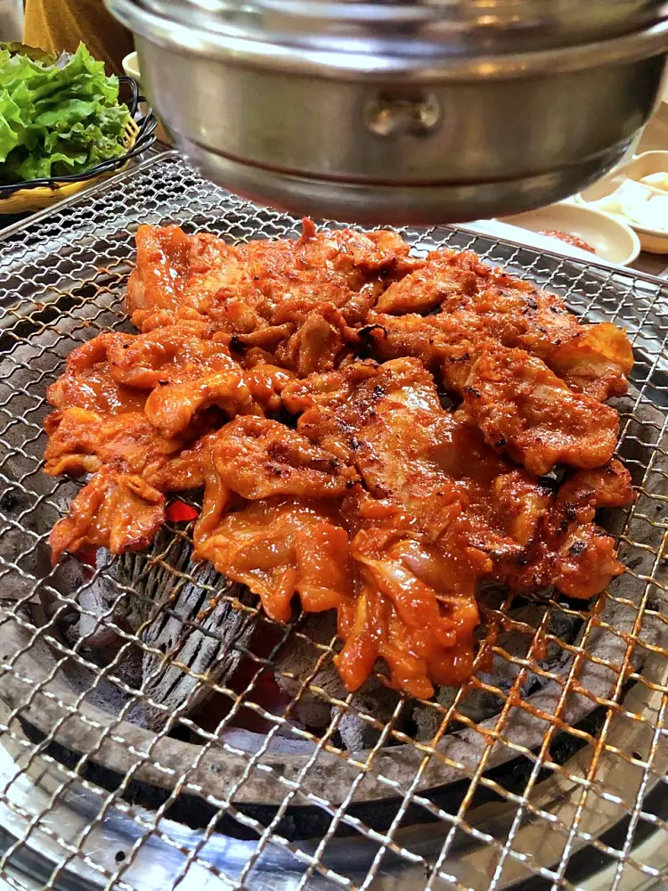 신계숙의 맛터싸이클 다이어리 61년 노포 숯불로 굽는 닭갈비 맛집 추천