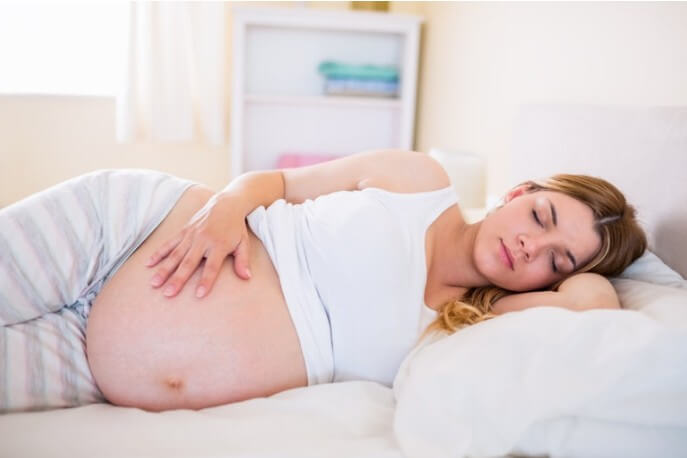 잠자고 있는 임산부