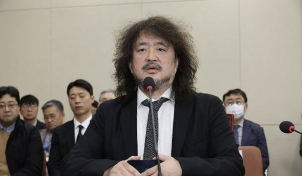 발언하는 김어준