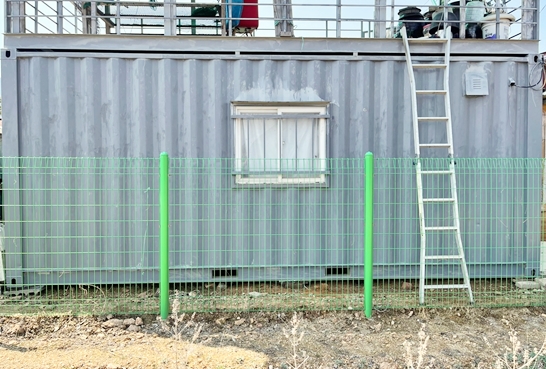 페인트-롤러-컨테이너-칠하기