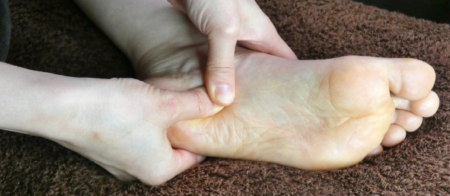 발바닥 뒤꿈치가 아파지는 족저건막염