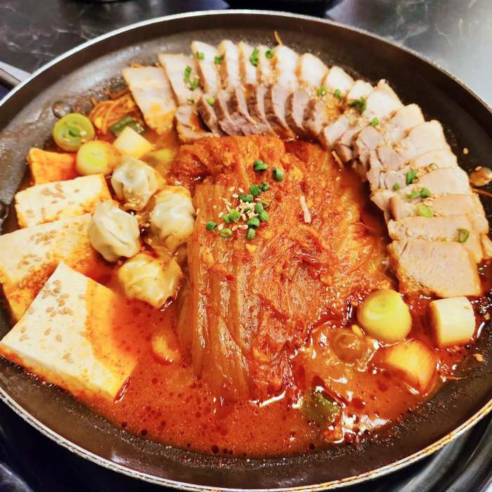 제209회 놀라운토요일 김치찜 정혁 황민현 더보이즈 주연 추천 놀토 부천 중동 사랑 시장 맛집 소개