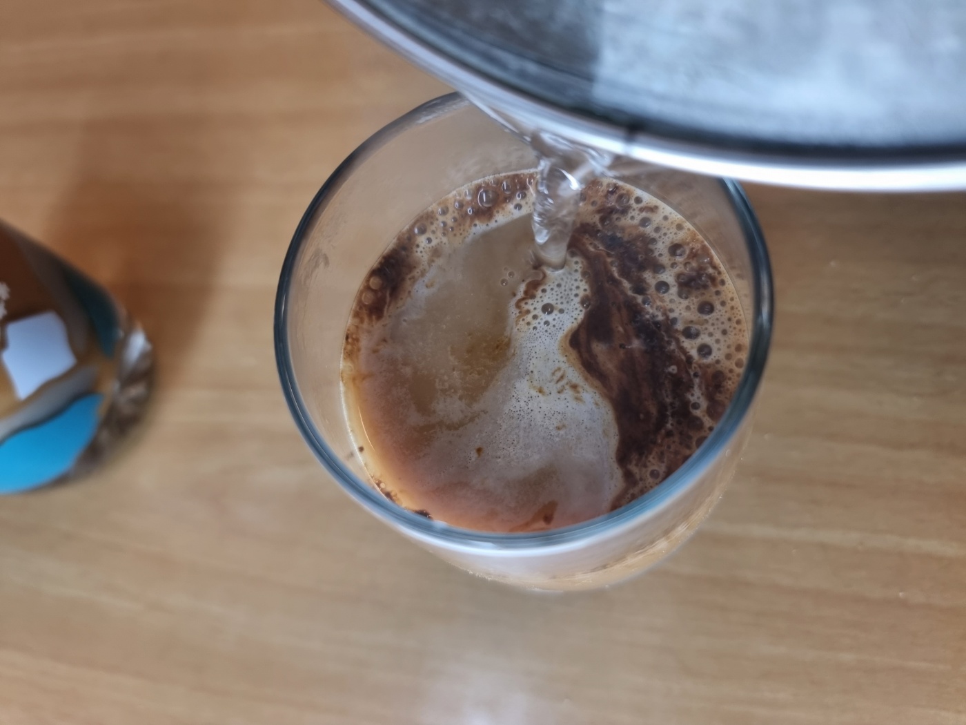 커피 정수기 - 물 맛 좋은 생수 물 투입