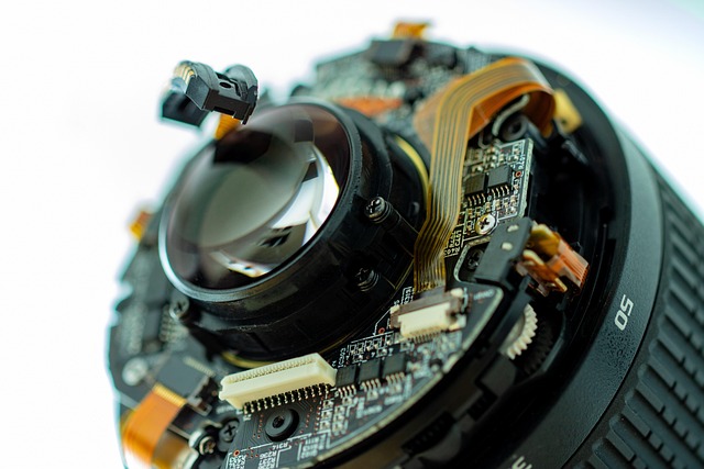 정밀기술 렌즈 사진