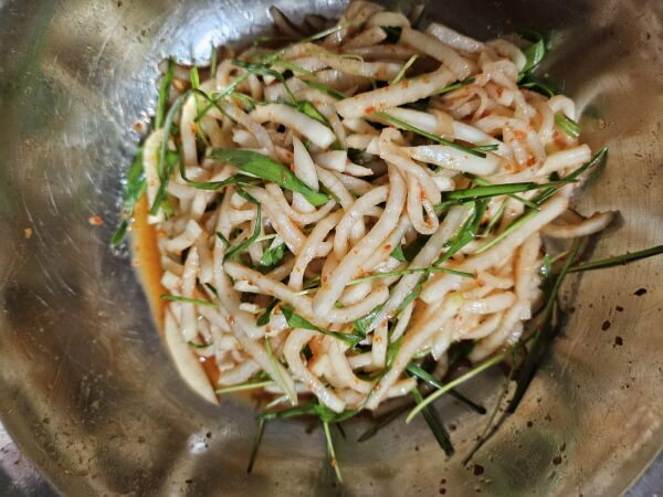 새싹보리 무생채 만드는 과정