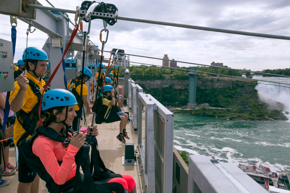 와일드플레이 집 라인 (Wildplay Zipline To the Falls)