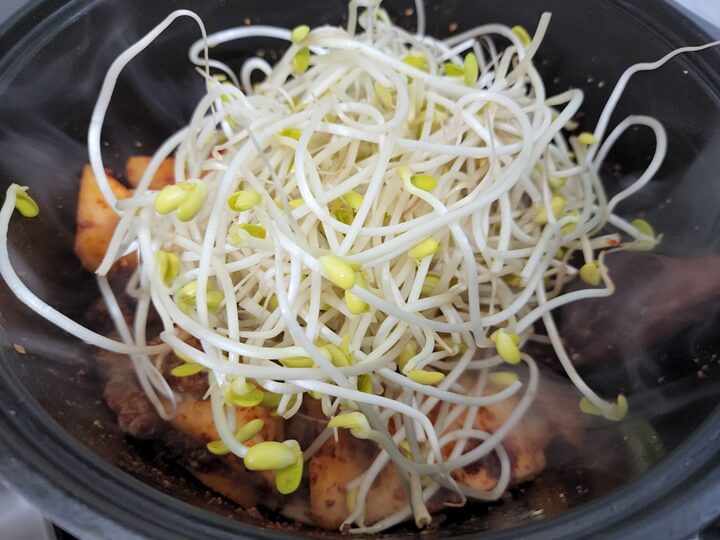 냄비 안 콩나물