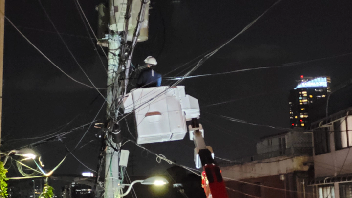 응봉동 마을버스 8번 사고 제보 전신주 한전 작업