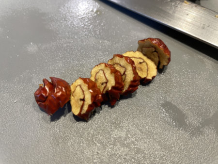 대추 씨 제거 후 돌돌 말아 슬라이스