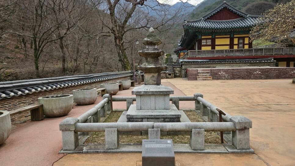 공주 동학사 : 천년의 역사와 계룡산 자연이 어우러진 한국 대표 사찰