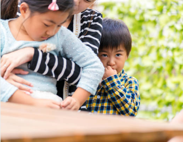 낯가림 시기가 있어야 건강한 아이입니다.