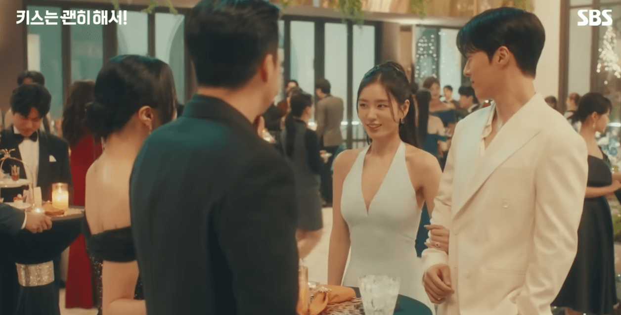 키스는 괜히 해서 영상 장면 일부