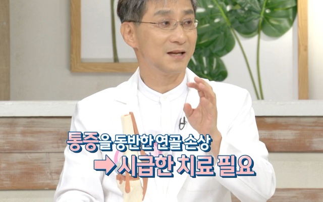 무릎에서 뚝뚝 소리 나는 이유, 앉았다 일어나면 무릎에서 소리가 나요, 무릎에서 소리나고 통증, 건강 팁줌 매일꿀정보