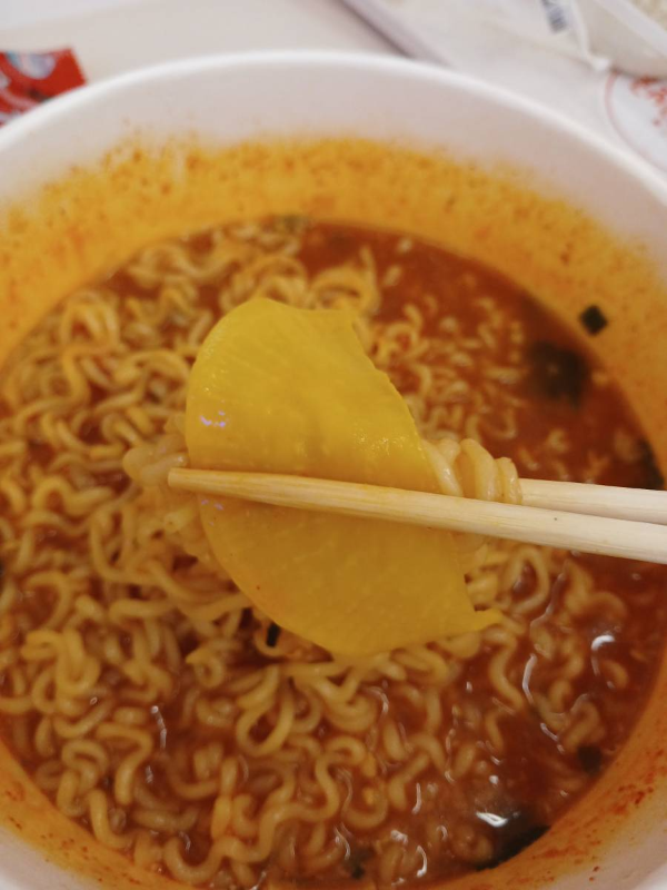 참깨라면 단무지와 라면