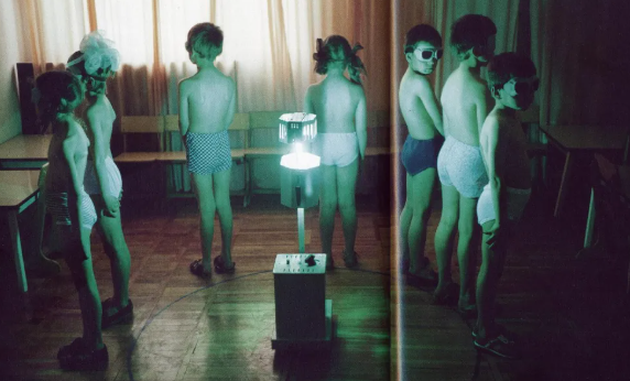 자외선 쬐는 어린이들