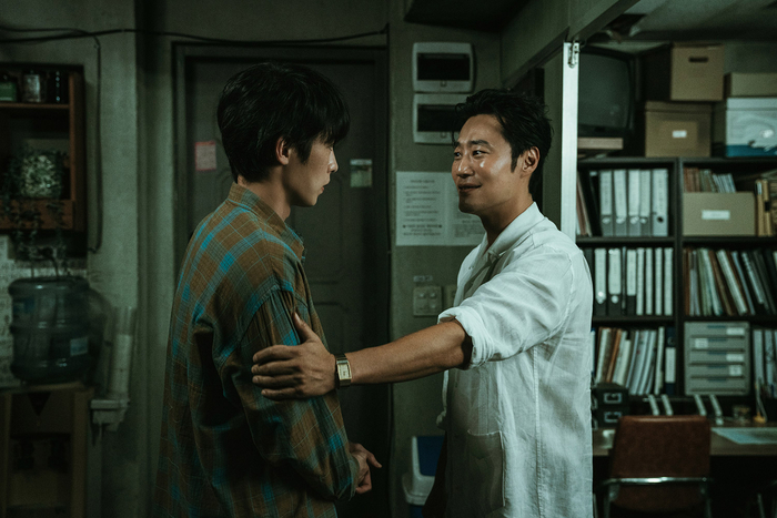 넷플릭스 꿀알바 거미인력 사장 이희준과 혁준 이재욱 스틸