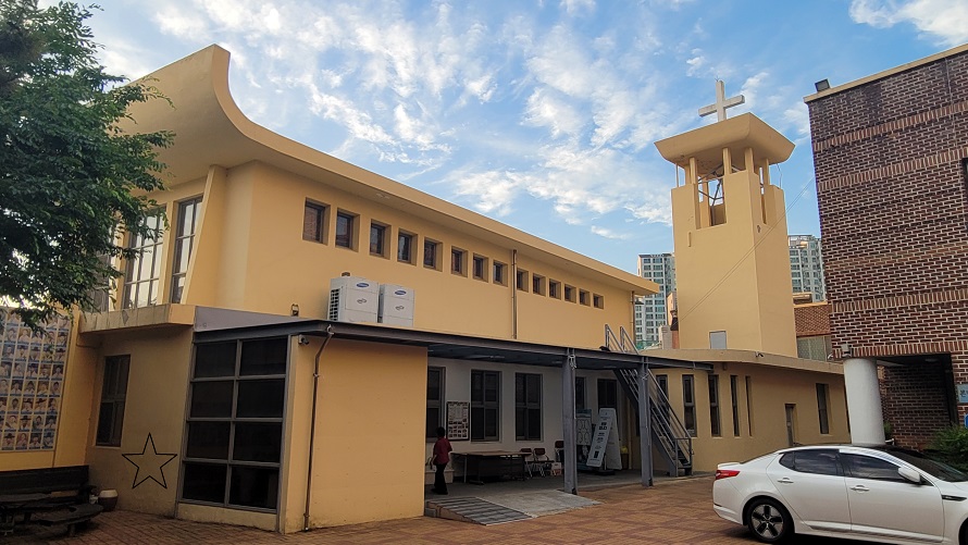 대구 복자성당. 성 김대건 안드레아 신부가 타고 온 배 '라파엘 호'에서 영감을 받은 디자인입니다.