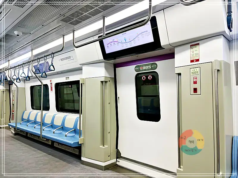 GTX-A_열차내부-출입문-파란색의자