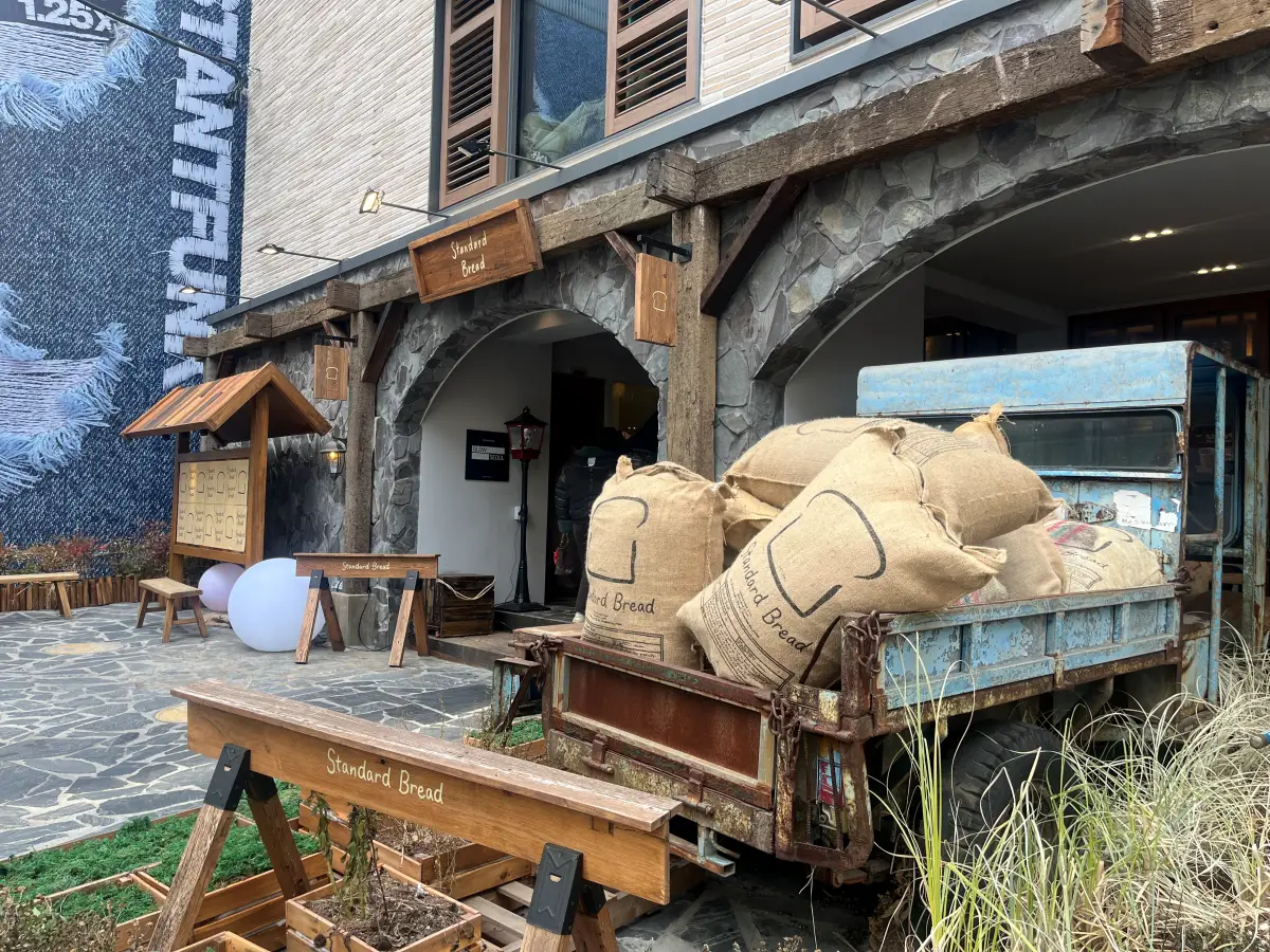 스탠다드브레드-도산-건물-외관