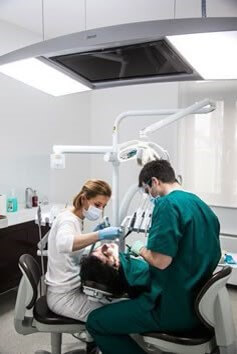 드디어-치과에-가서-충치-치료를-하고있는-모습