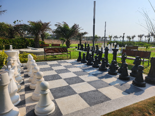 산책 중 본 체스판