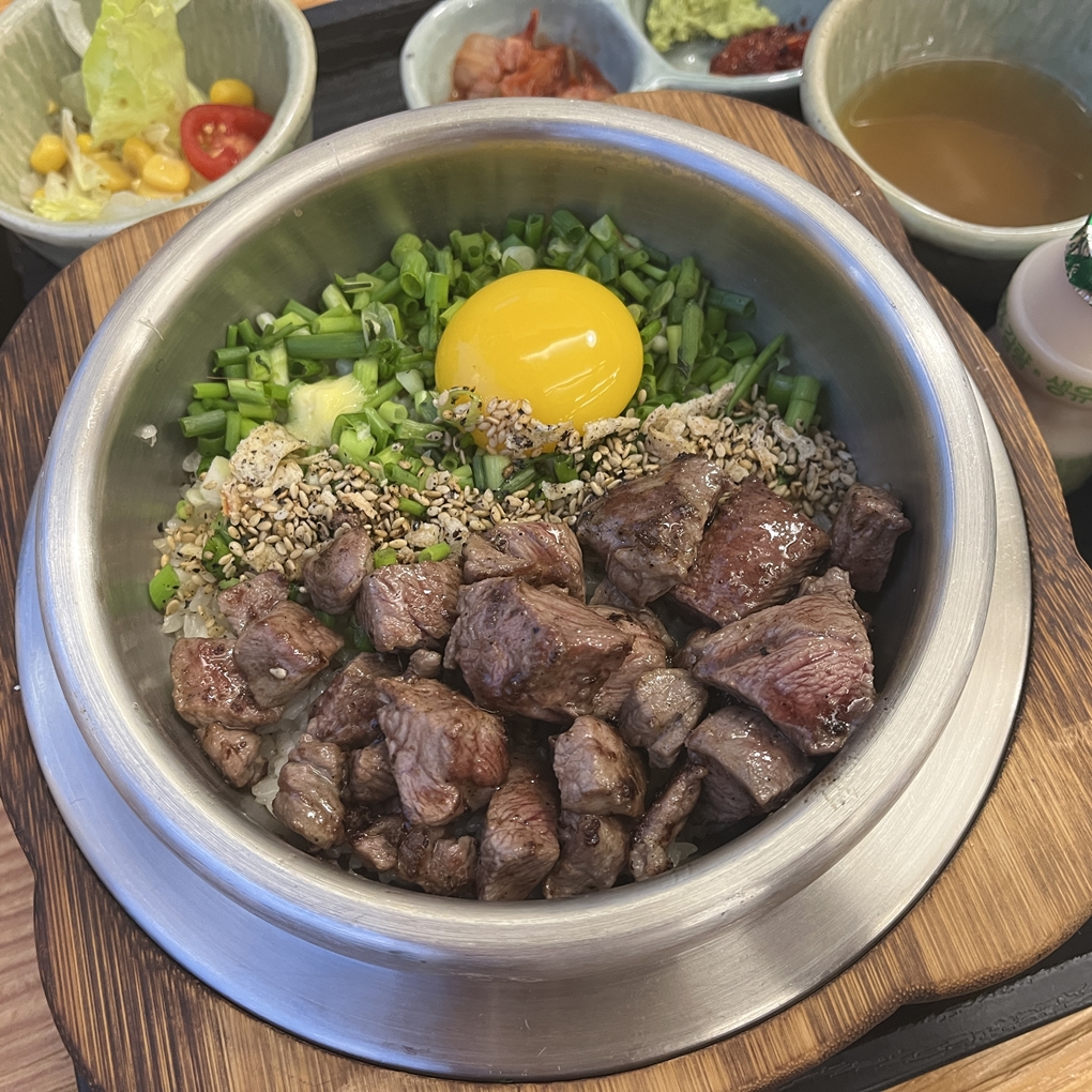 솔솥 스테이크 덮밥