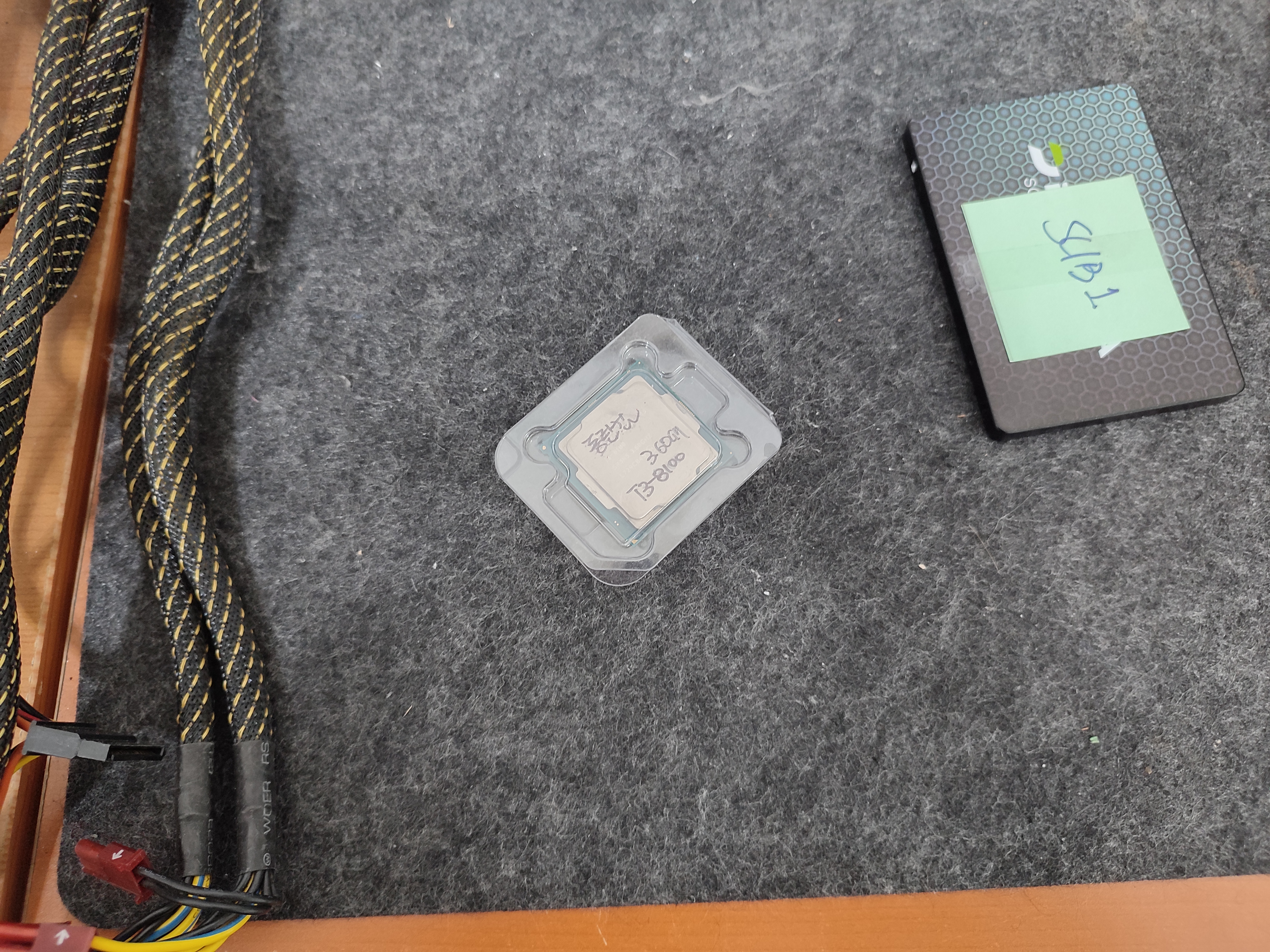 i3 8100 CPU로 교체해서 테스트하면 70도