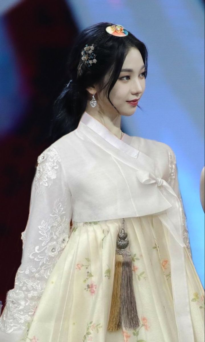 장원영 카리나 아이유 제니 여자 아이돌 한복 자태