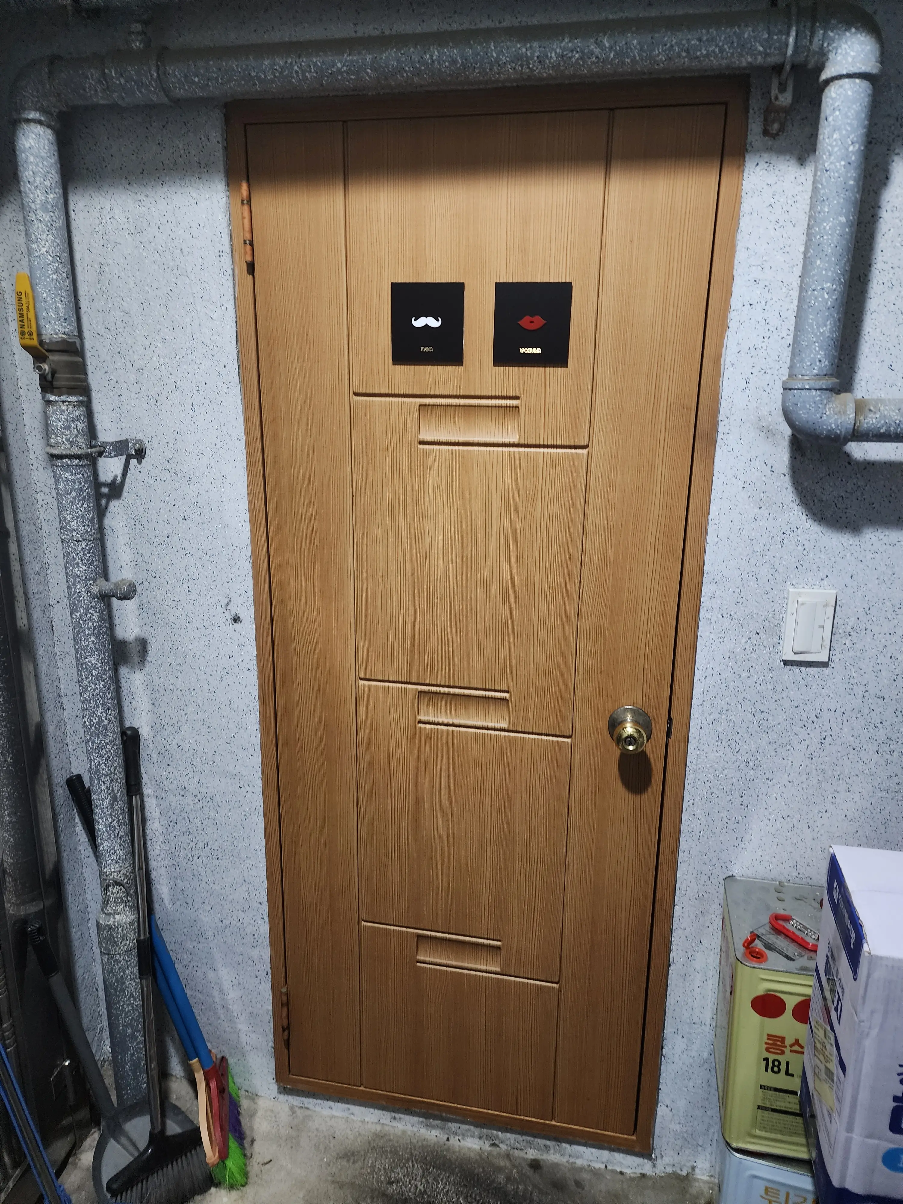 고레가-하이볼-화장실-문-2