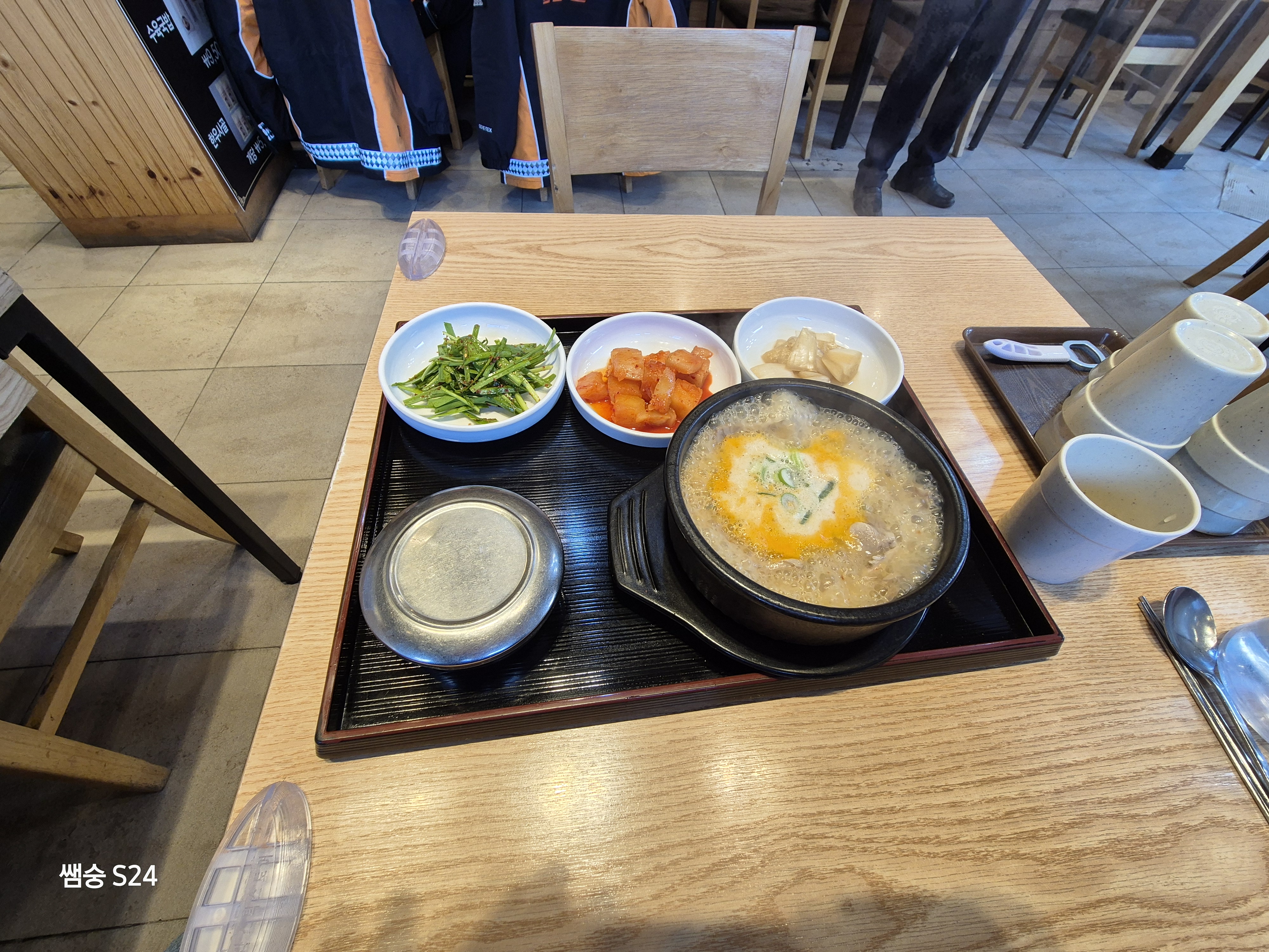 관저동 국민수육국밥 특으로 주문함. 2천원 추가로냄