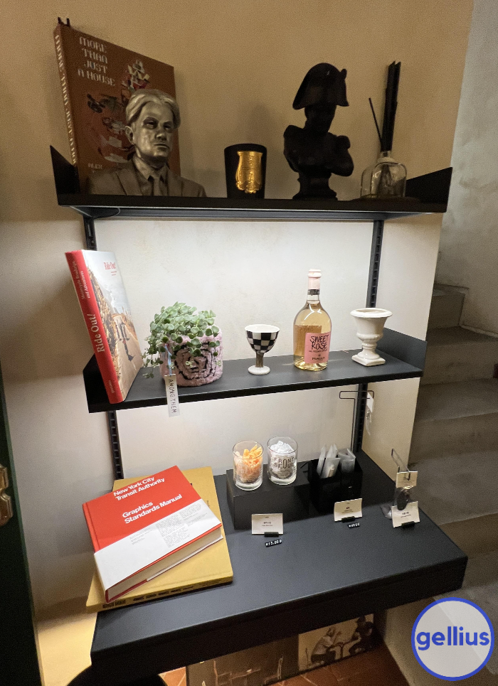 프론트 서울, 소품