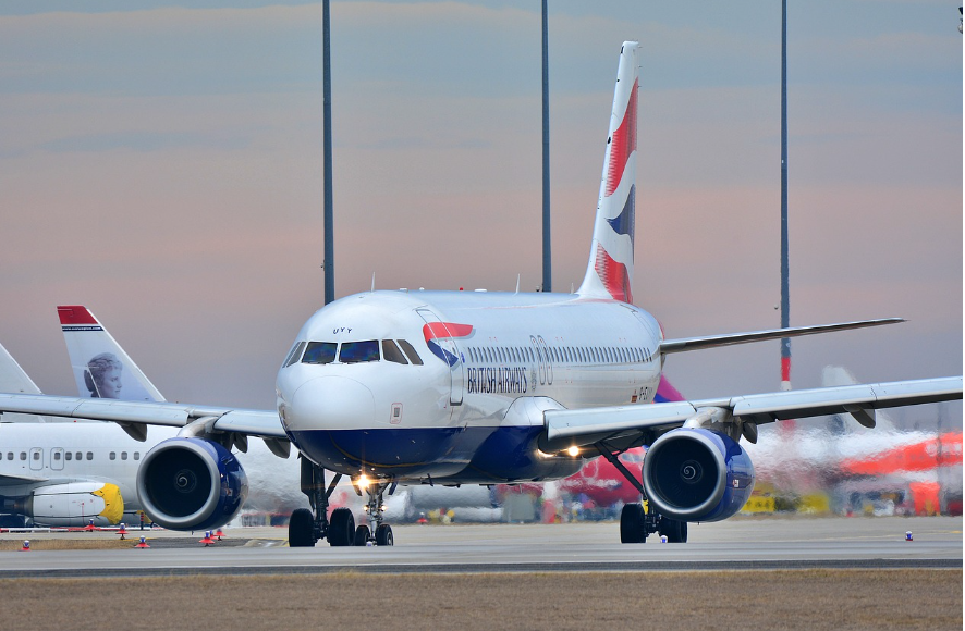 가족여행을 위한 비행기 사진